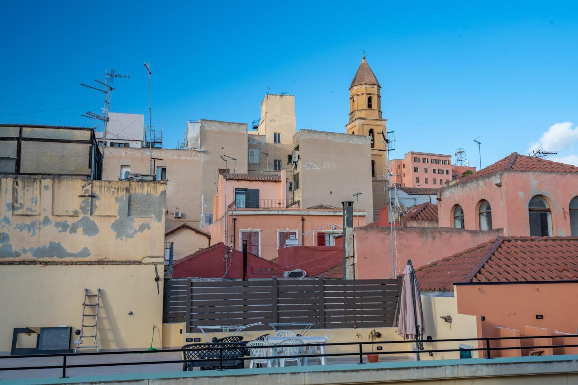 Perle Gemelle In Marina Apartment Cagliari Bagian luar foto